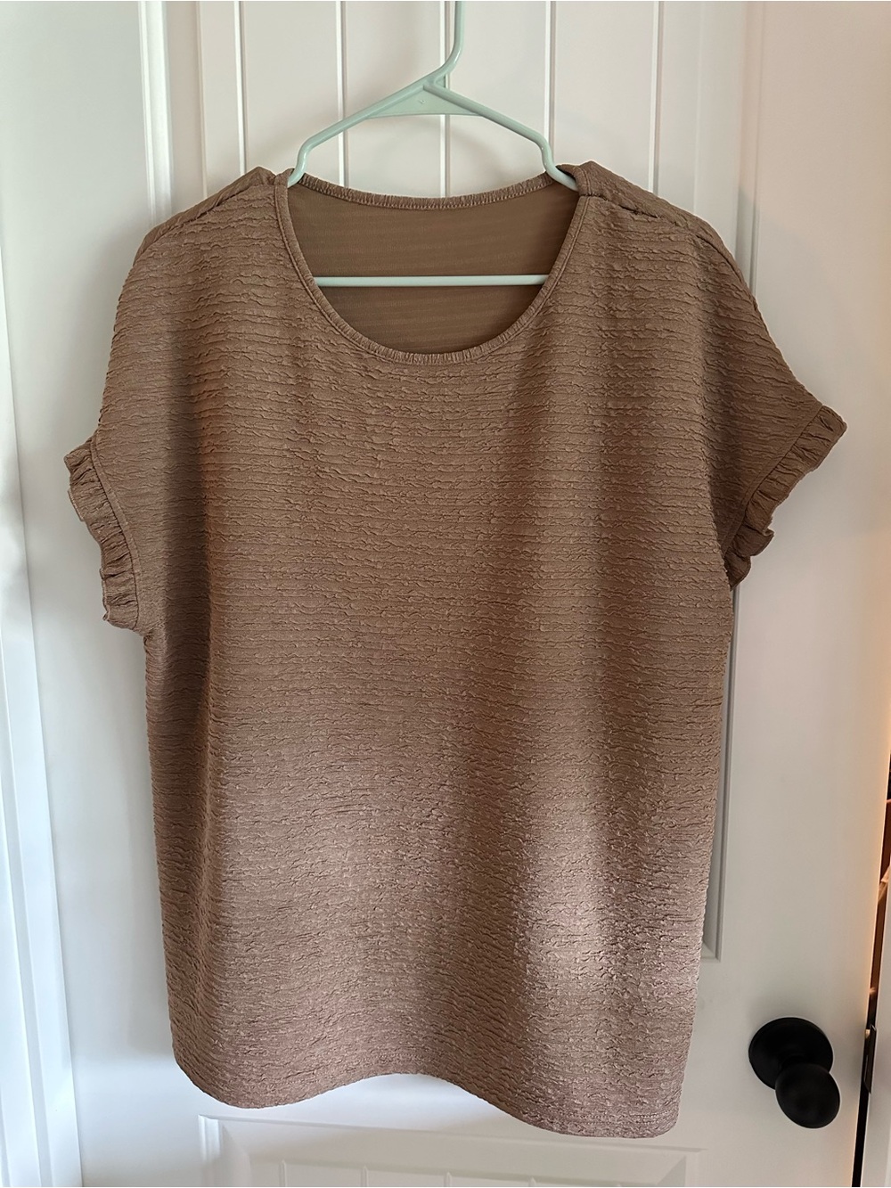 Women’s Textured Short-Sleeve Top in Taupe